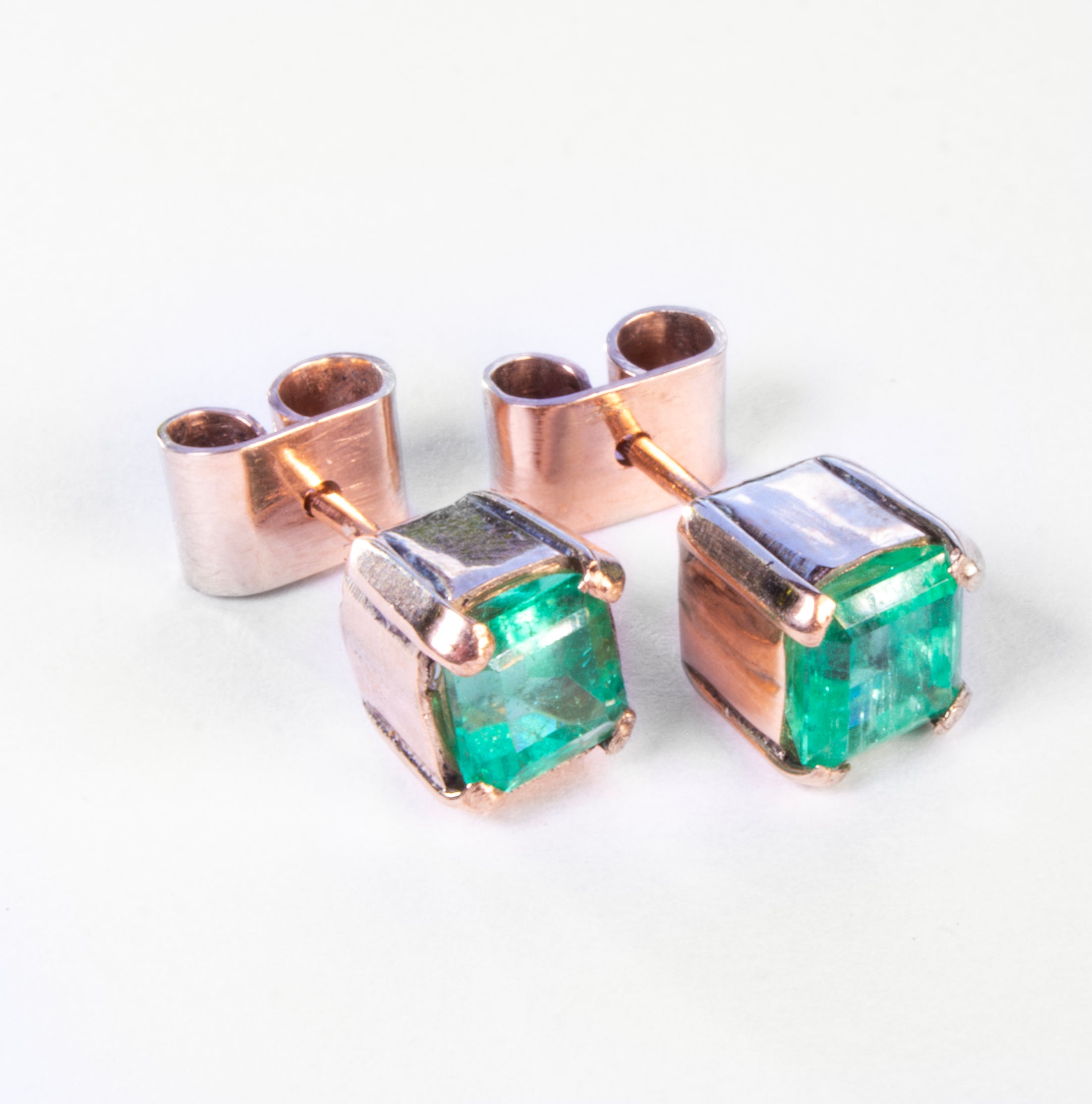 Aretes de Esmeralda en Montura de Oro