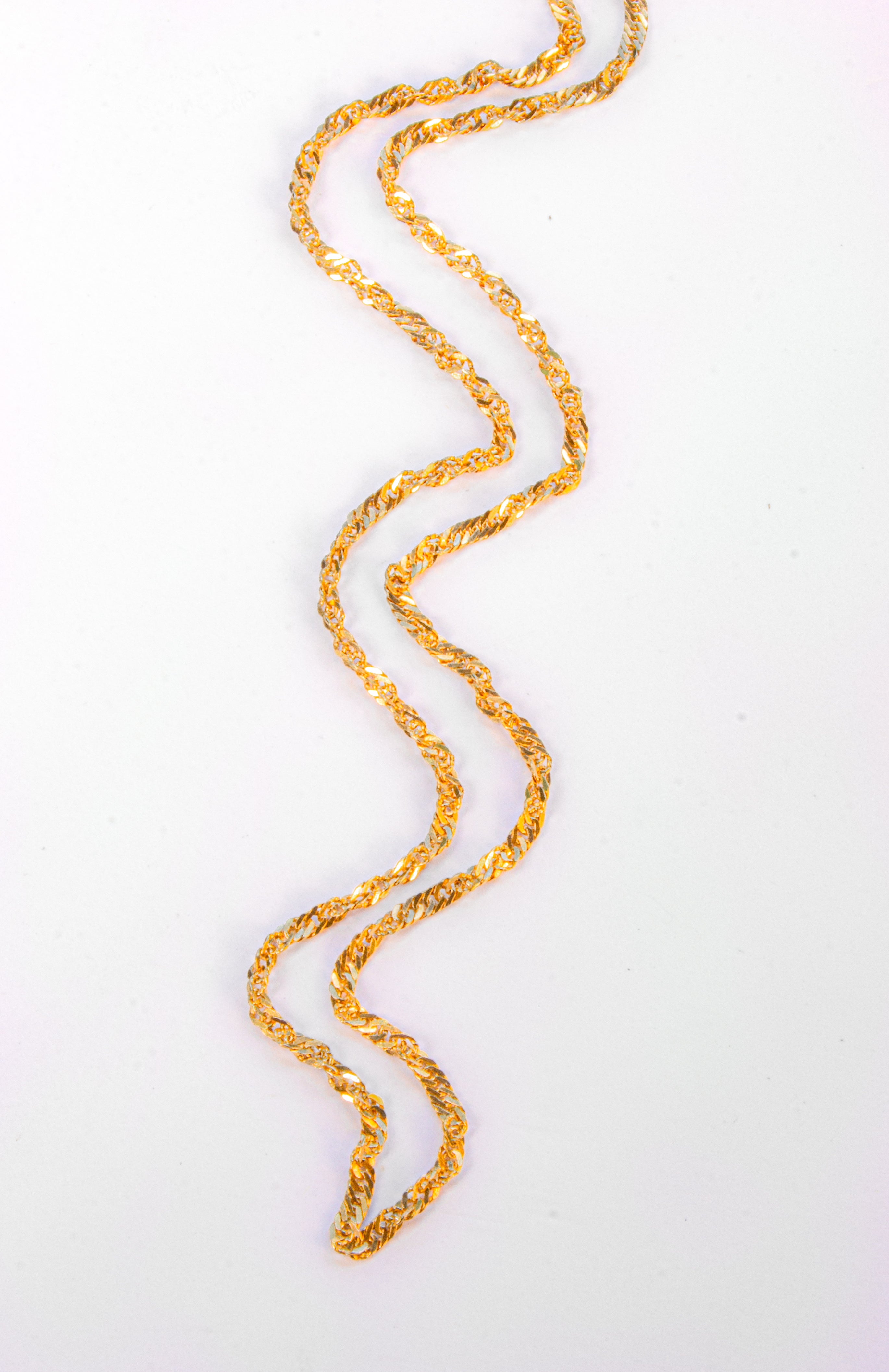 Cadena de Oro con Diseño Trenzado