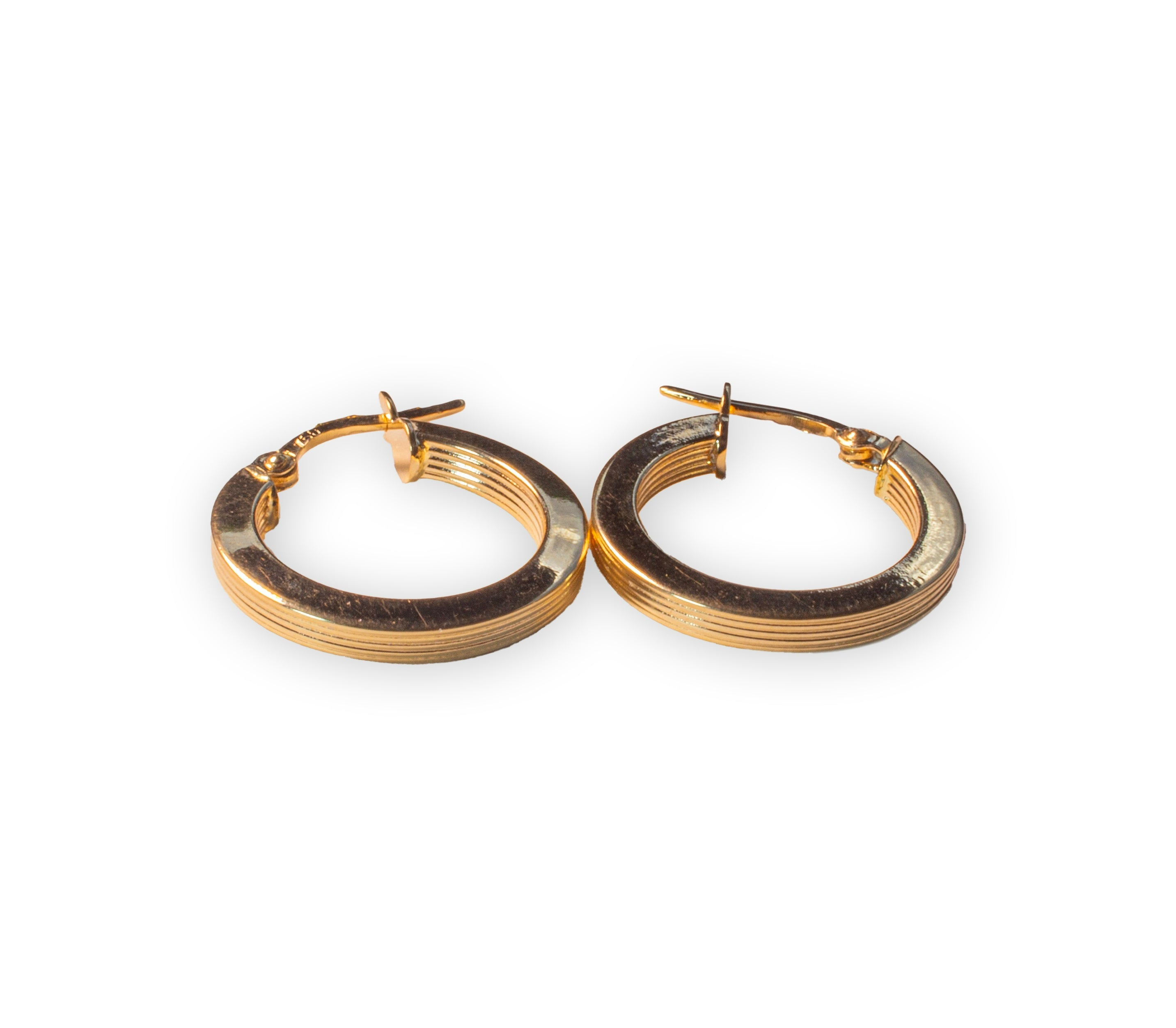 Aros Elegantes de Oro Amarillo