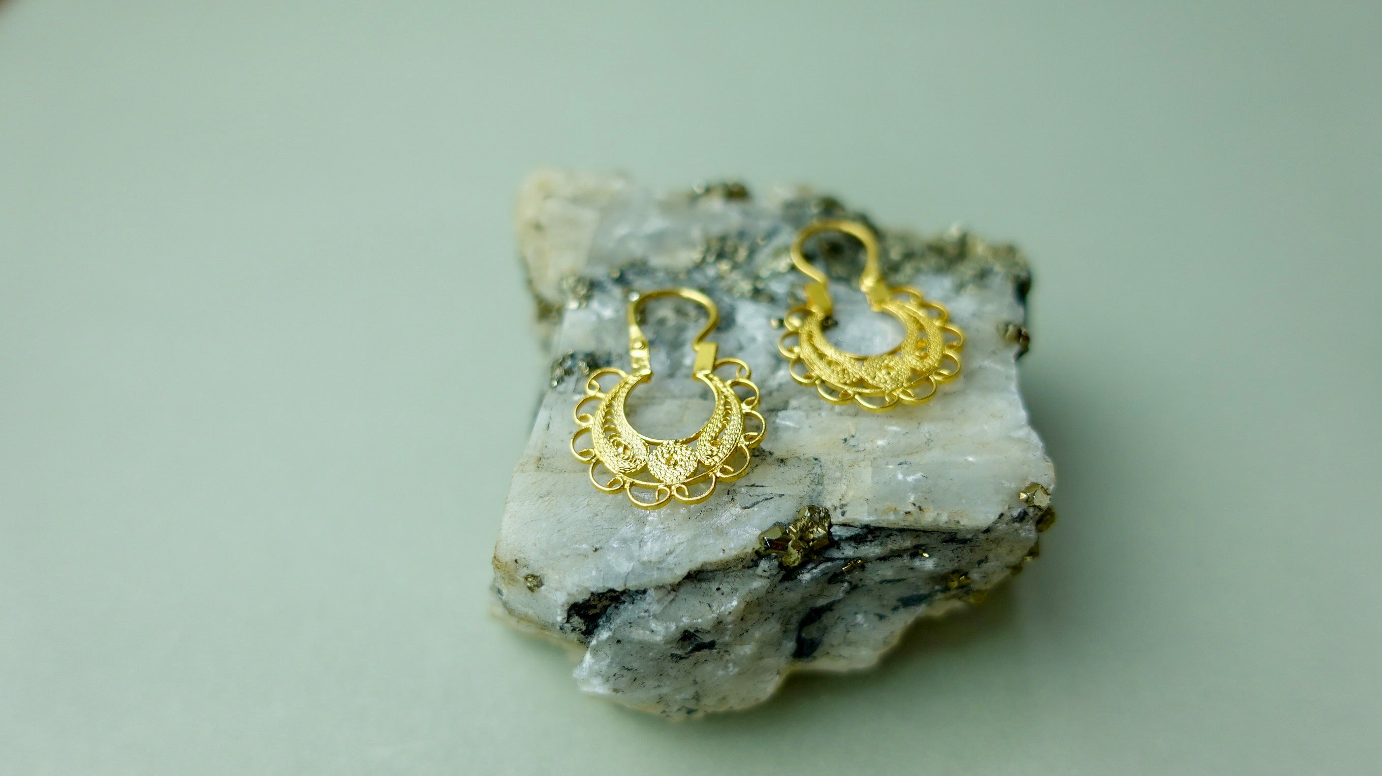 Aretes en Oro Amarillo con Diseño Filigrana Tradicional