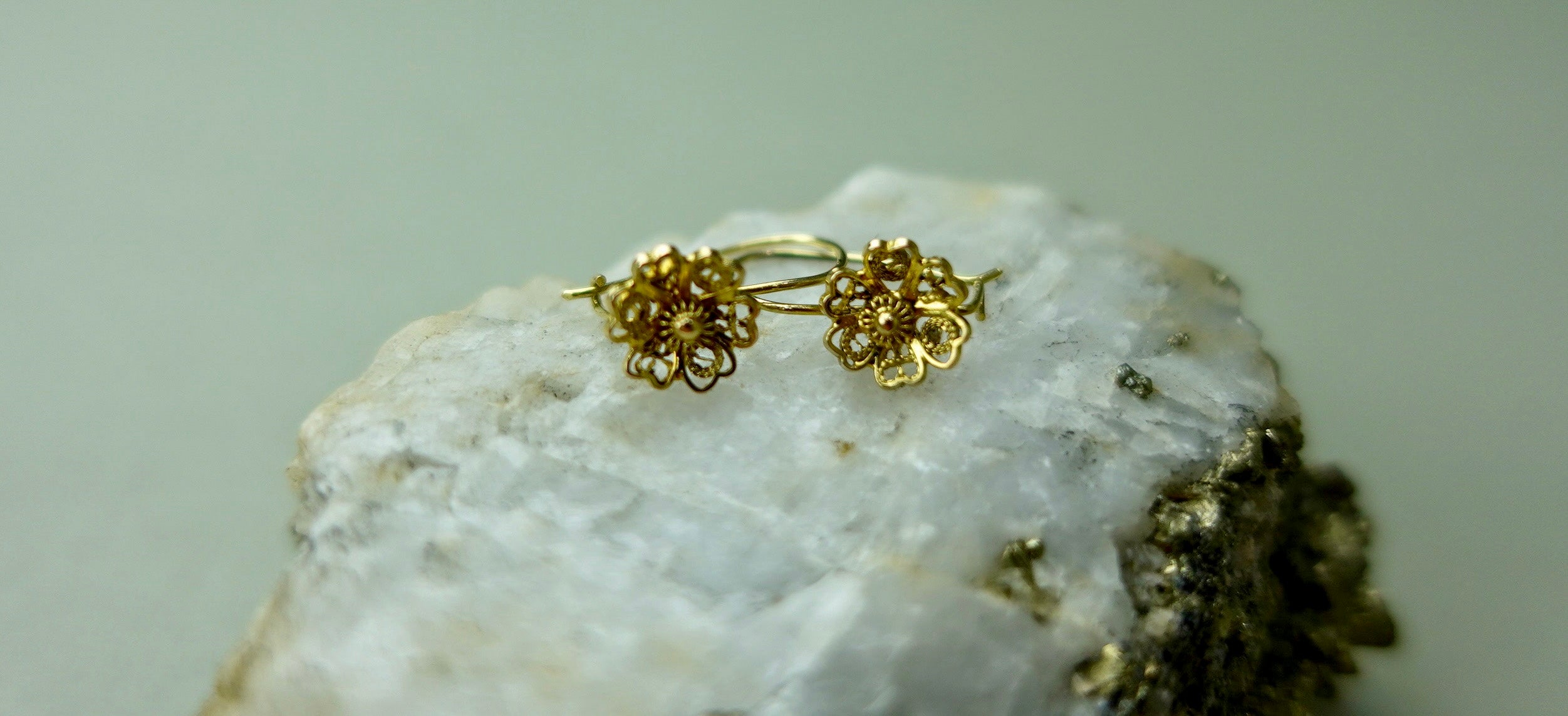 Flores Filigrana de Oro Amarillo