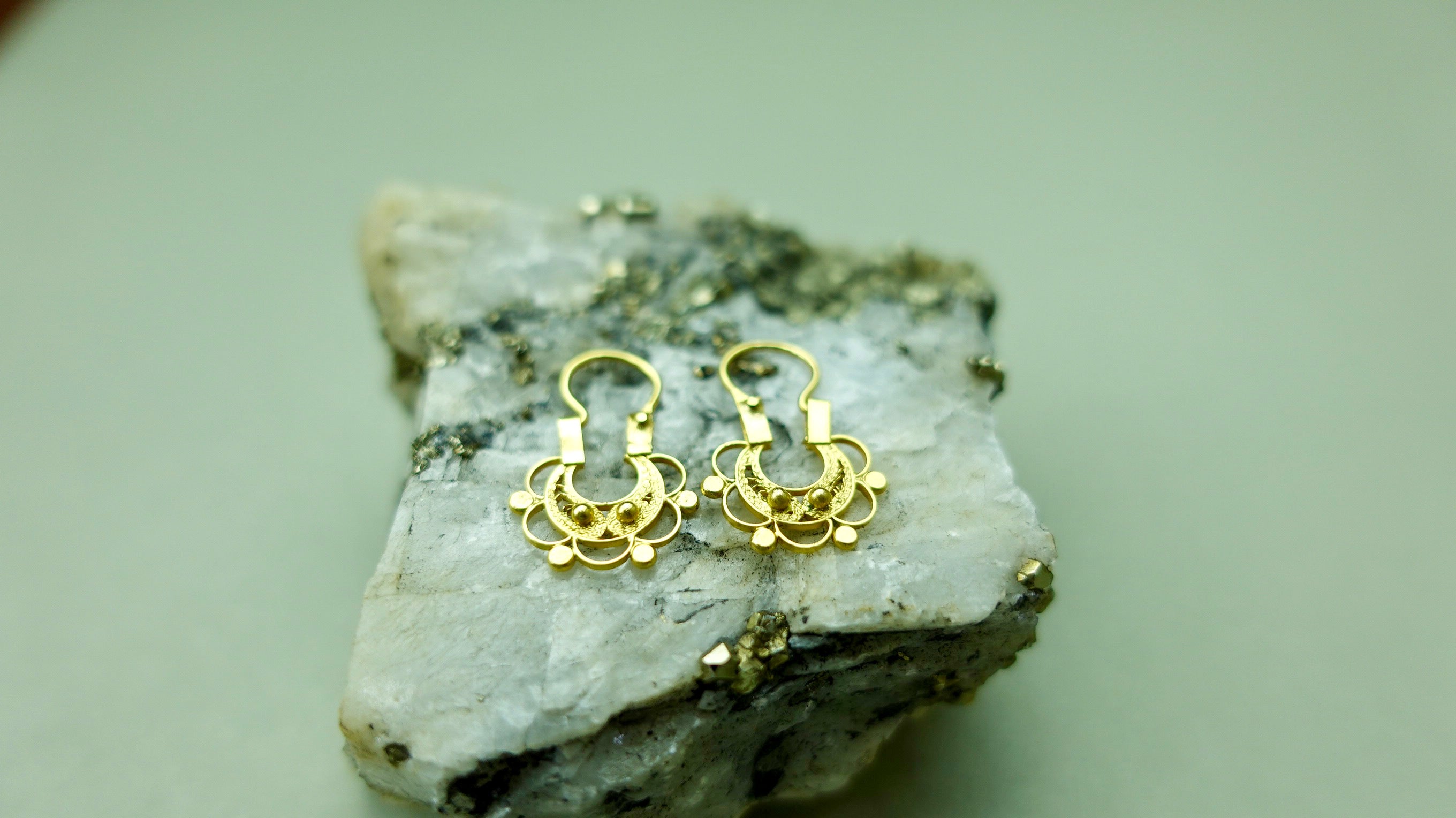 Aretes en Oro Amarillo con Diseño Filigrana Tradicional