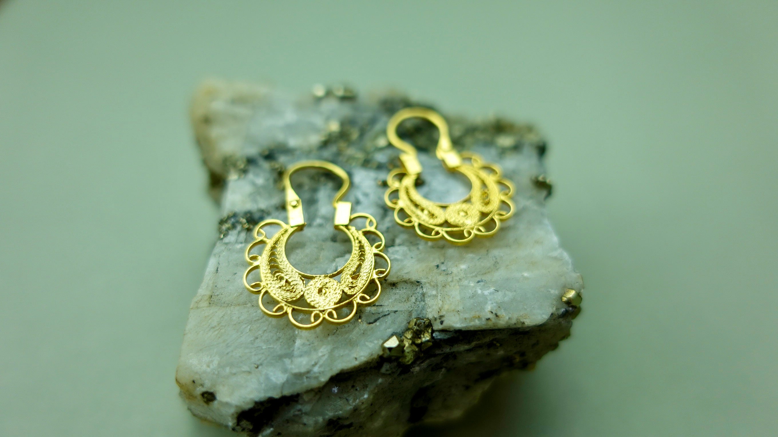 Aretes en Oro Amarillo con Diseño Filigrana Tradicional