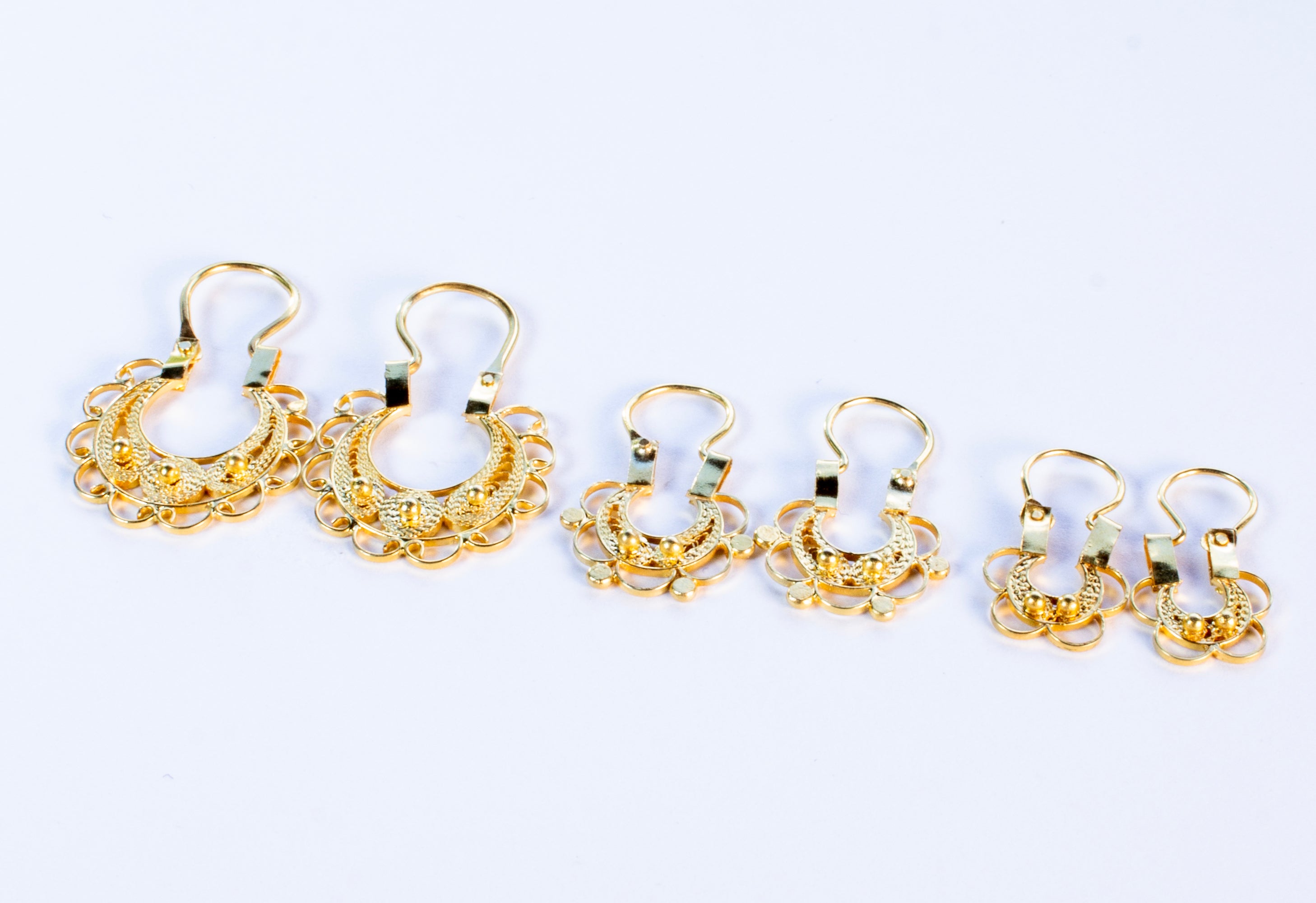 Aretes Filigrana Dorados en Variados Tamaños