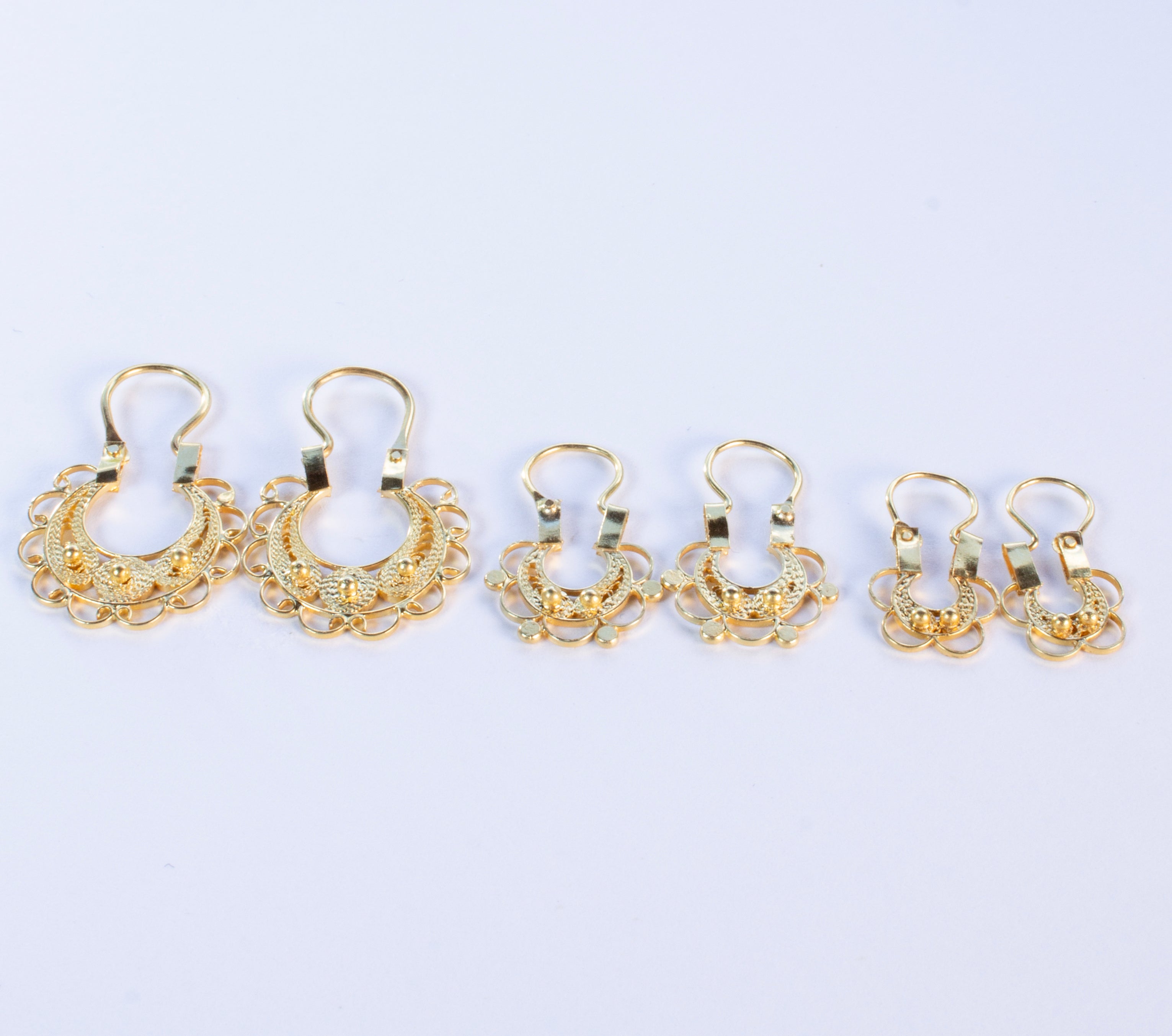 Aretes Filigrana Dorados en Variados Tamaños