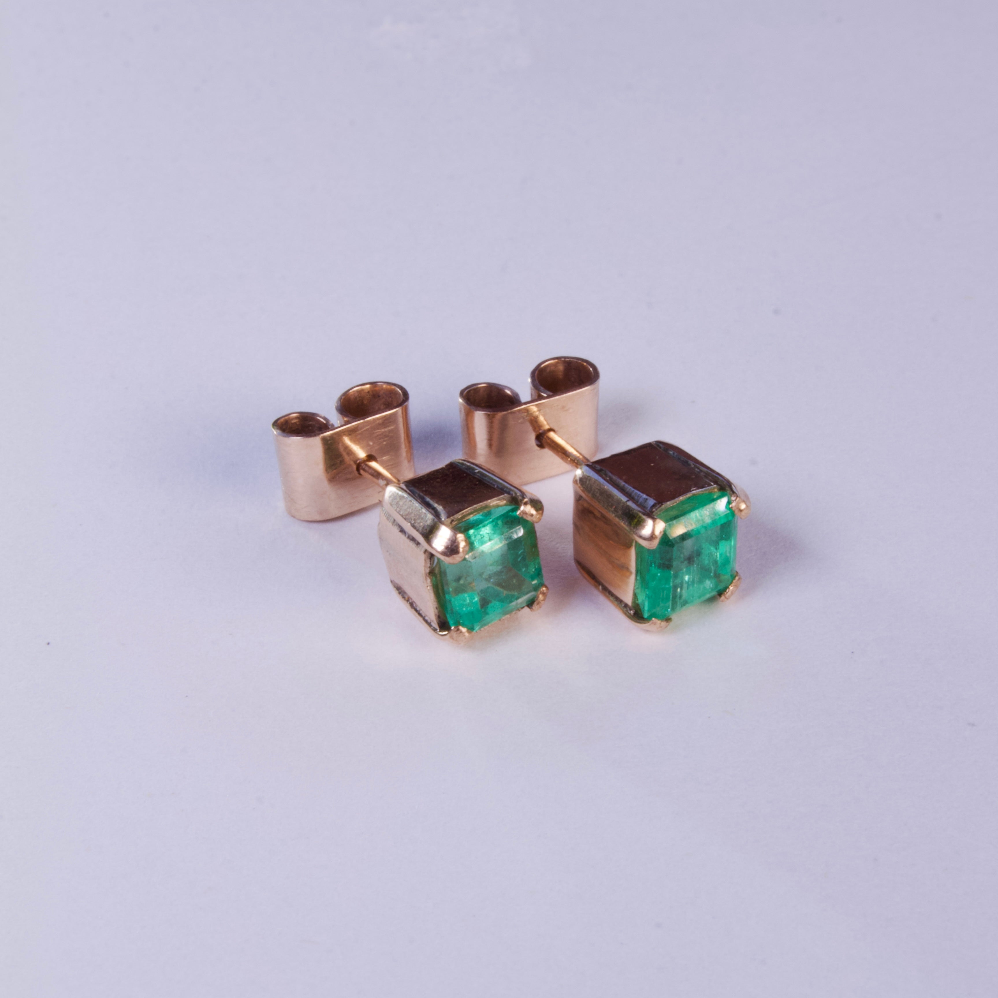 Aretes de Esmeralda en Montura de Oro