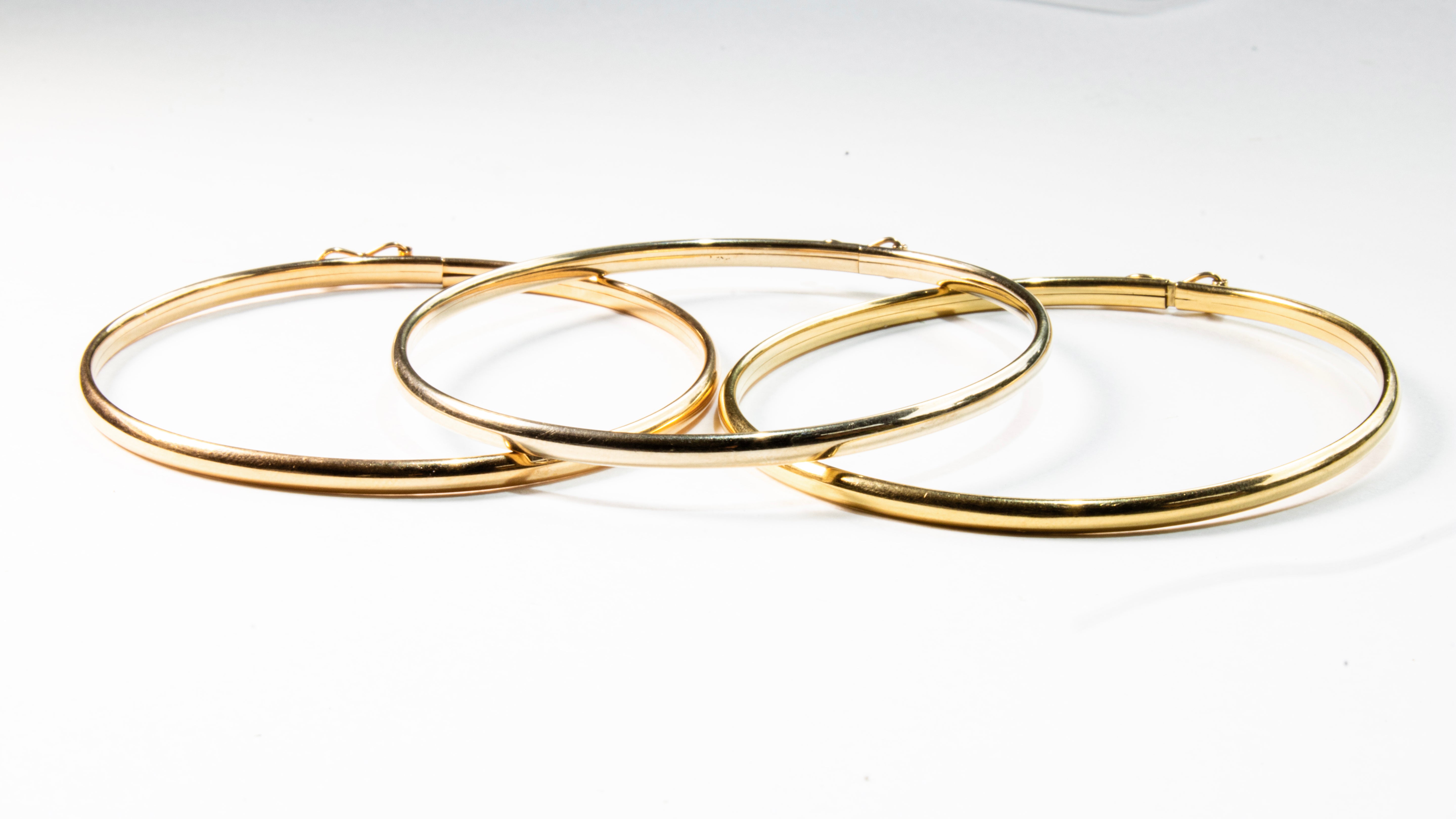 Set de 3 Brazaletes de Oro Elegantes y Atemporales