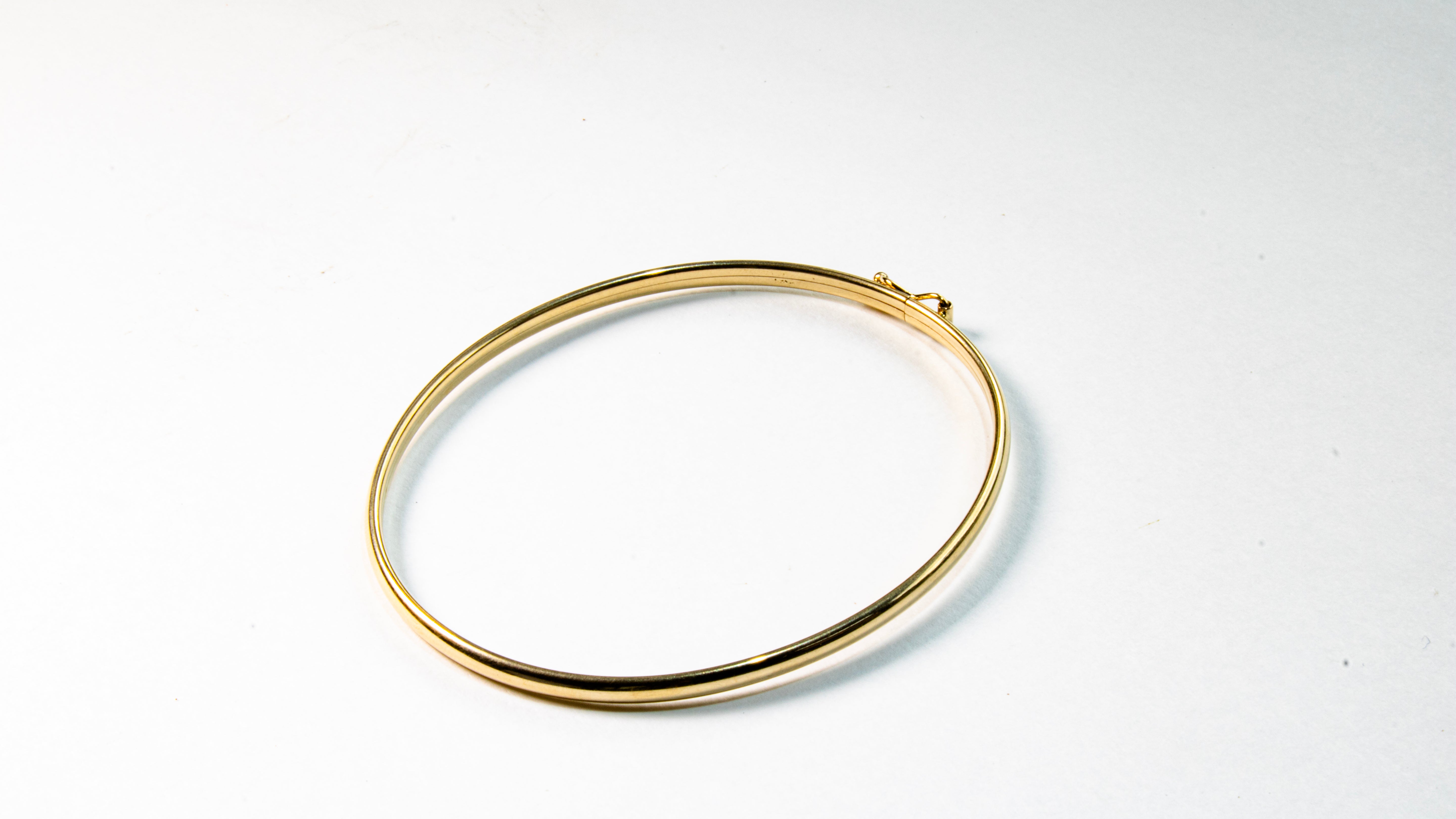 Brazalete Clásico en Oro Amarillo 18K