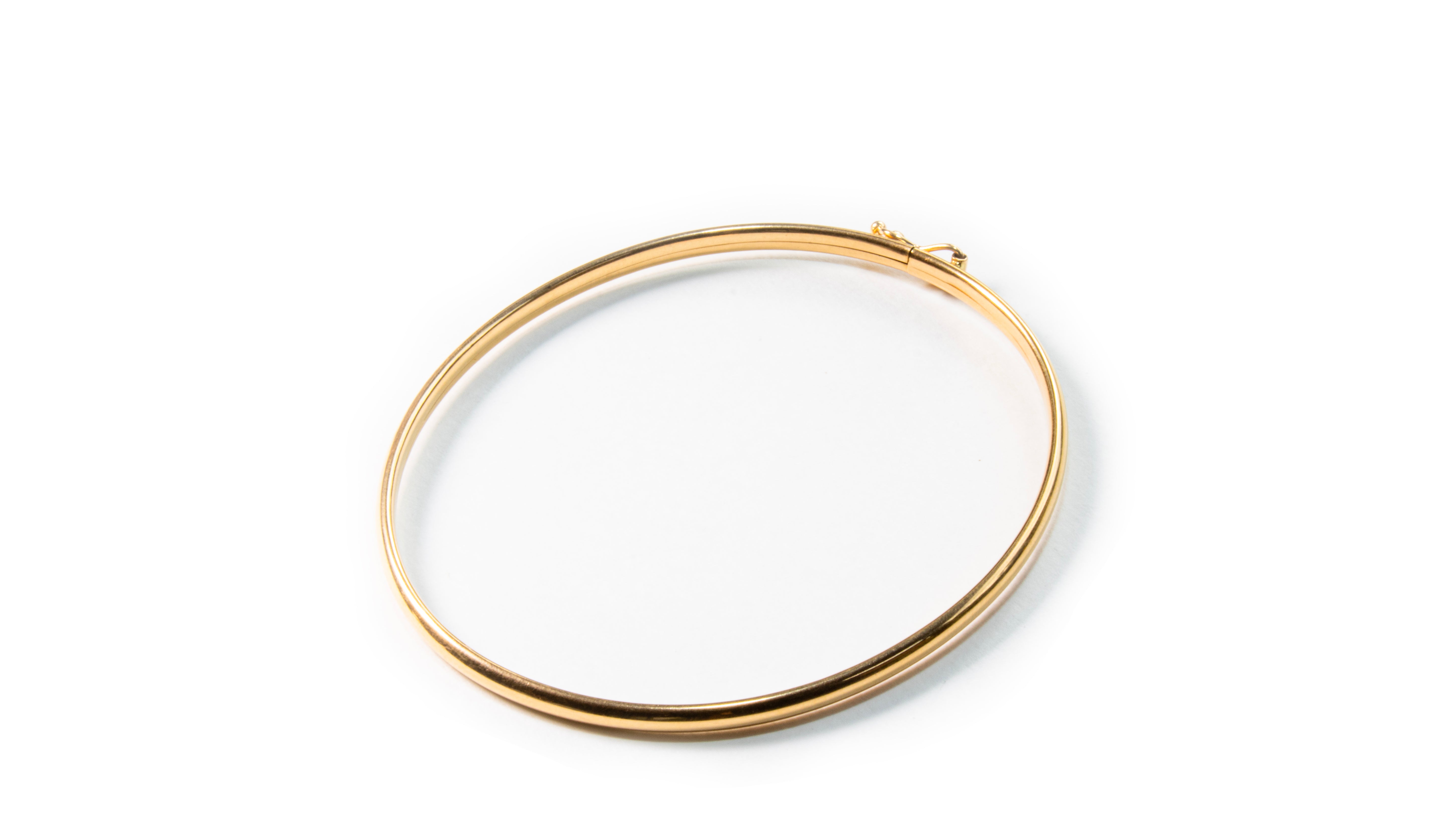 Brazalete Clásico en Oro Amarillo 18K con Cierre de Seguridad